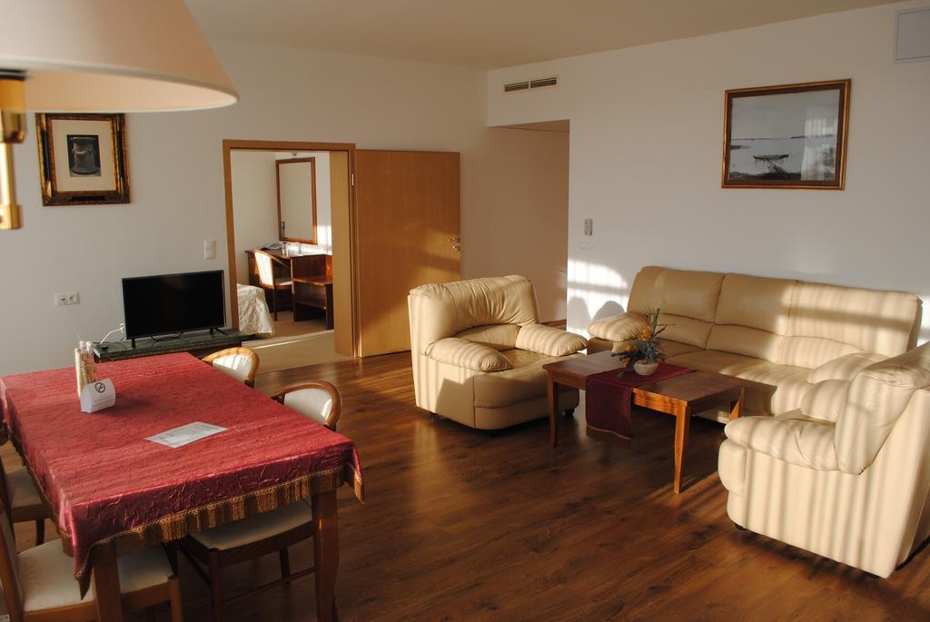 Hotel Claudius Szombathely Exterior foto